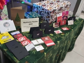 Myśliwi z prezentami dla dzieci FILM