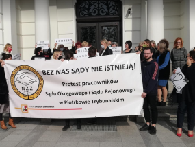 Protest przed sądem