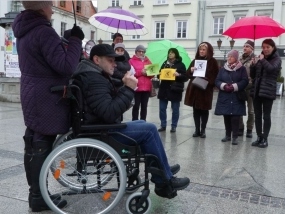 Protestują opiekunowie