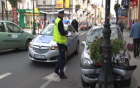 Opel wjechał w przechodniów