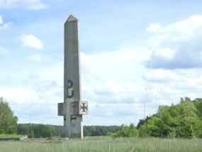 Pomnik zburzony FILM